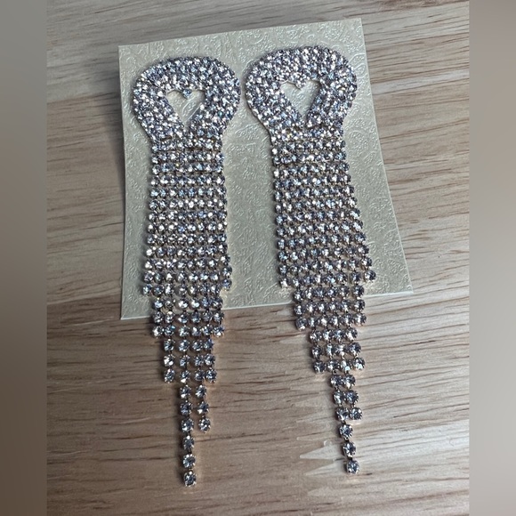 RHINESTONE HEART FRINGE DANGLE EARRINGS - Picture 5 of 6